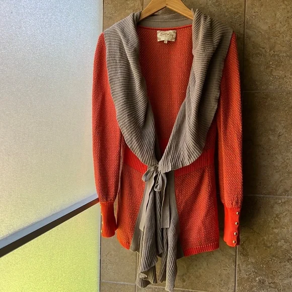 Stylish Orange and Tan Women's Sweater - Picture 2 of 13